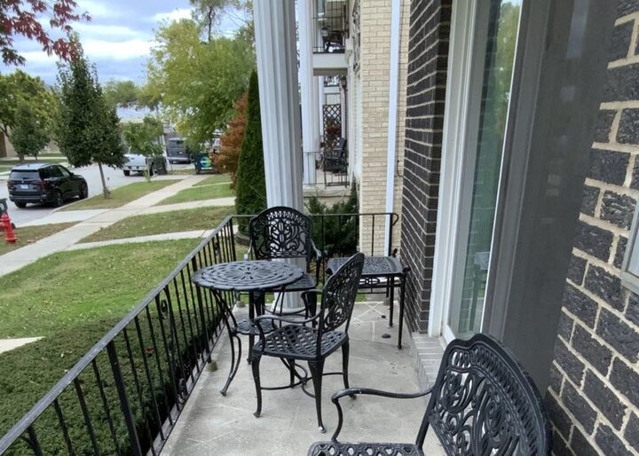 Property Photo:  4652 Custer Avenue 1S  IL 60513