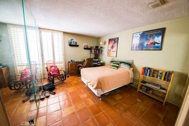 Property Photo:  425 S Kenmore 206  CA 90020