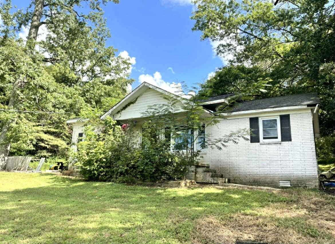 Property Photo: 1623 Industrial Loop Rd TN 38478