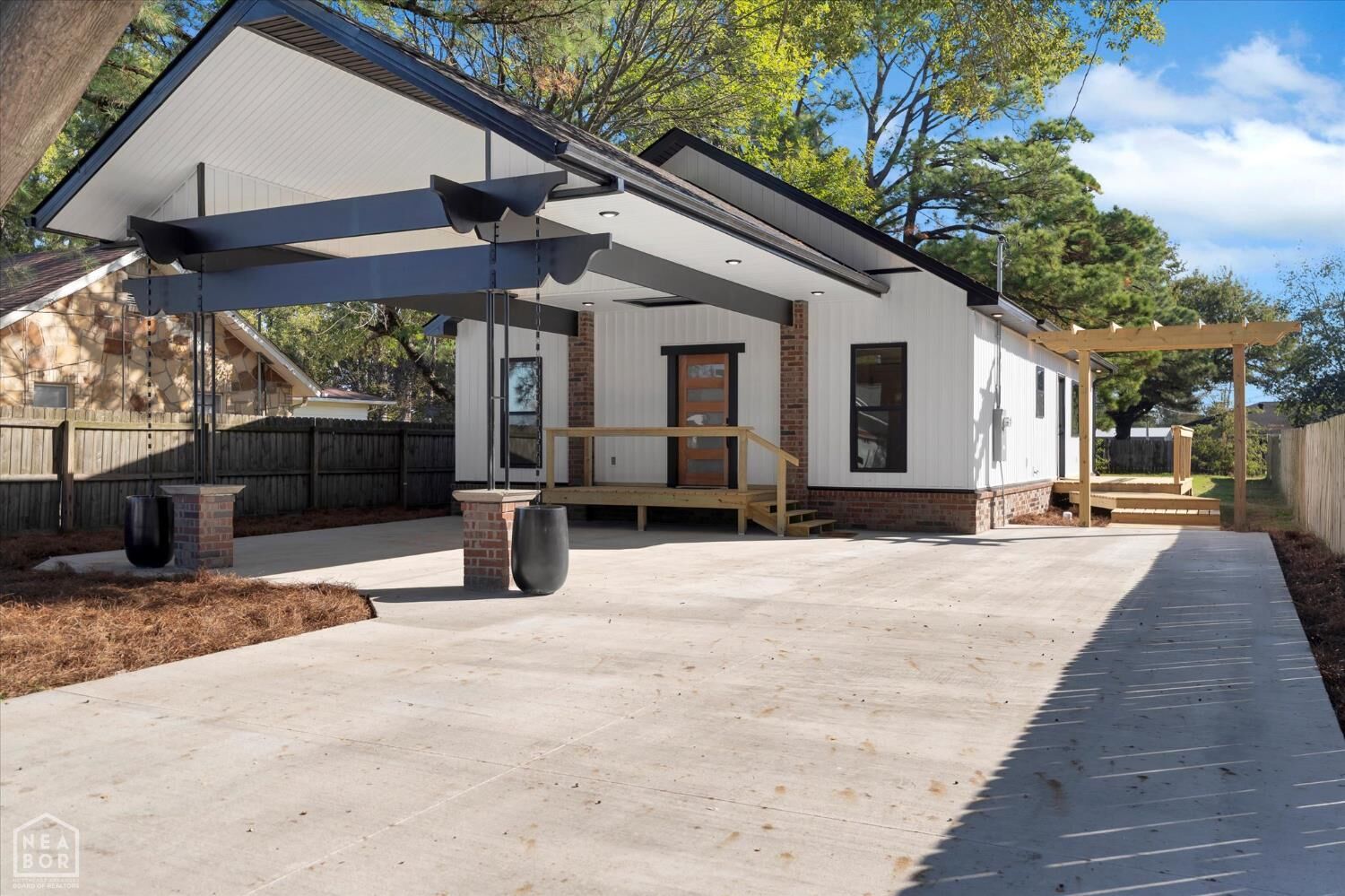 Property Photo:  402 N San Francisco  AR 72419 