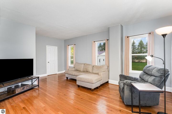 Property Photo:  706 S Lincoln Avenue  MI 48801 