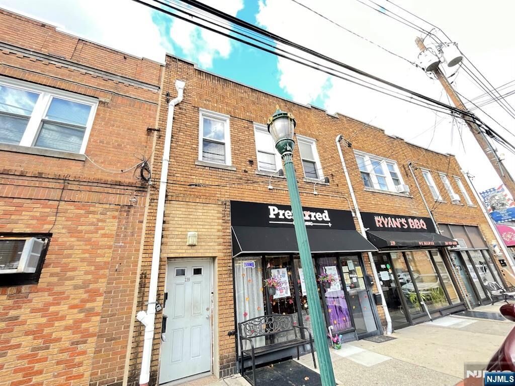 Property Photo:  239 Stuyvesant Avenue 2  NJ 07071