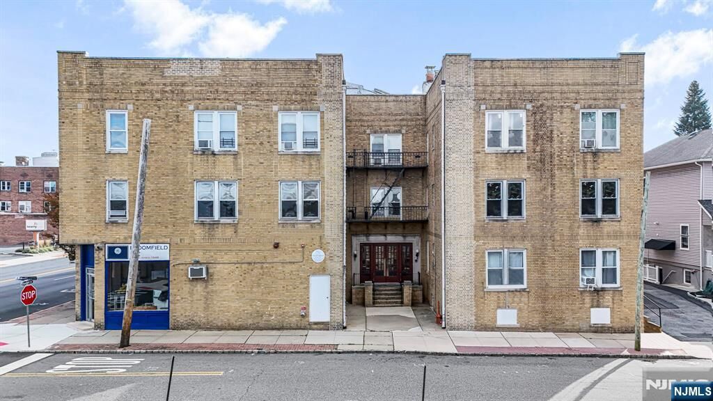 Property Photo: 2 Washburn Place 202 NJ 07006