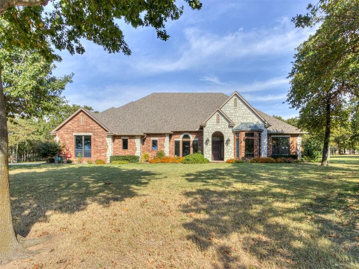 Property Photo:  16401 Roserock Circle  OK 73020 