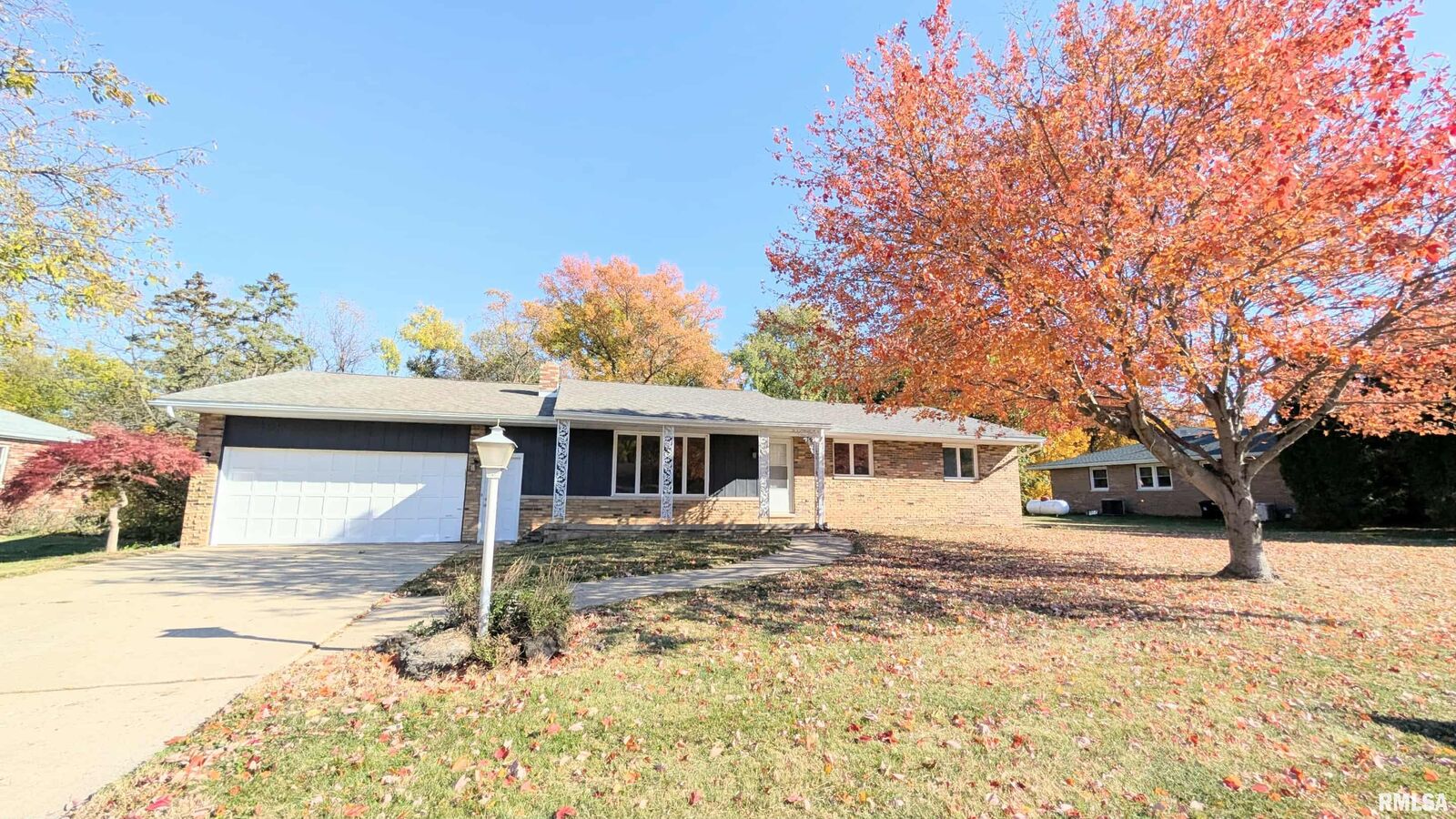 Property Photo: 103 Hollands Grove Lane IL 61571