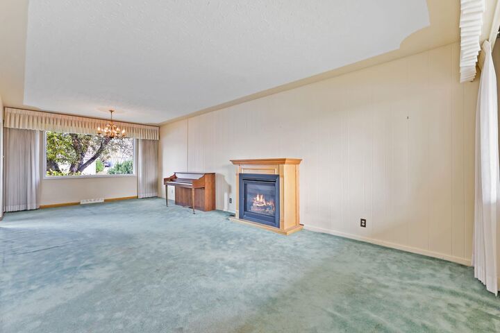 Photo de la propriété:  5331 Buckthorn Road NW  AB T2K 2Y2