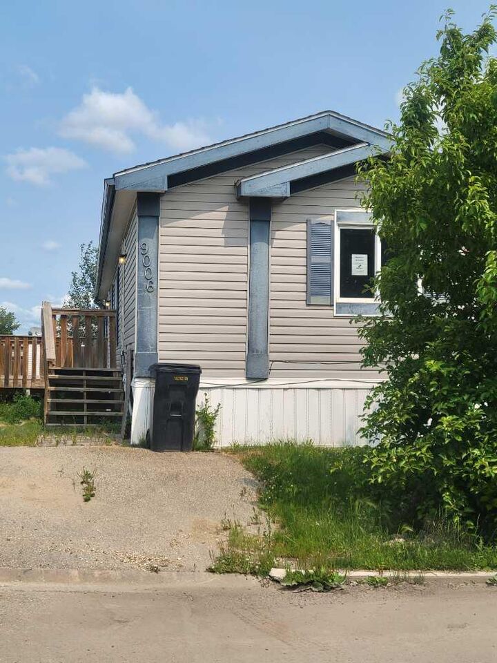 Property Photo:  9006 87 Avenue  AB T8X 1V6