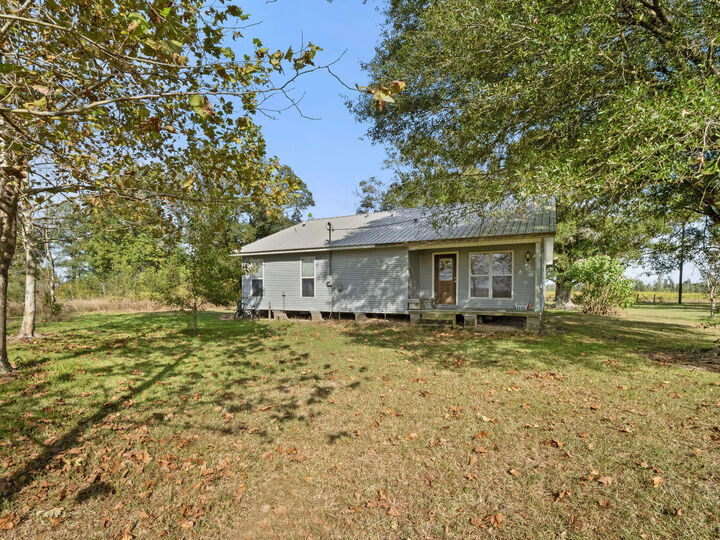 Property Photo: 3425 Walker Rd LA 70658