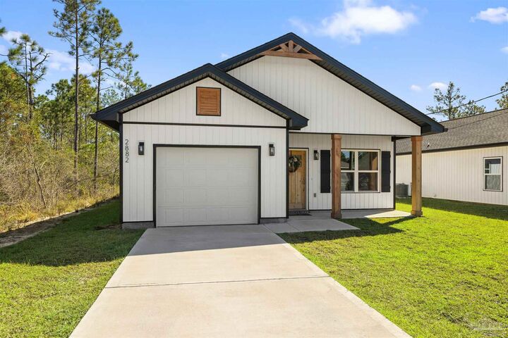 Property Photo: 2882 N 25th Ave FL 32583