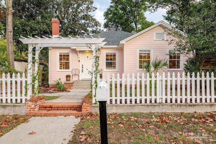 724 N K St  Pensacola FL 32501 photo
