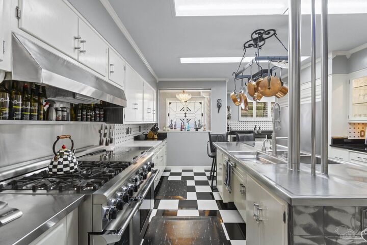 Property Photo:  1415 N Barcelona  FL 32501 