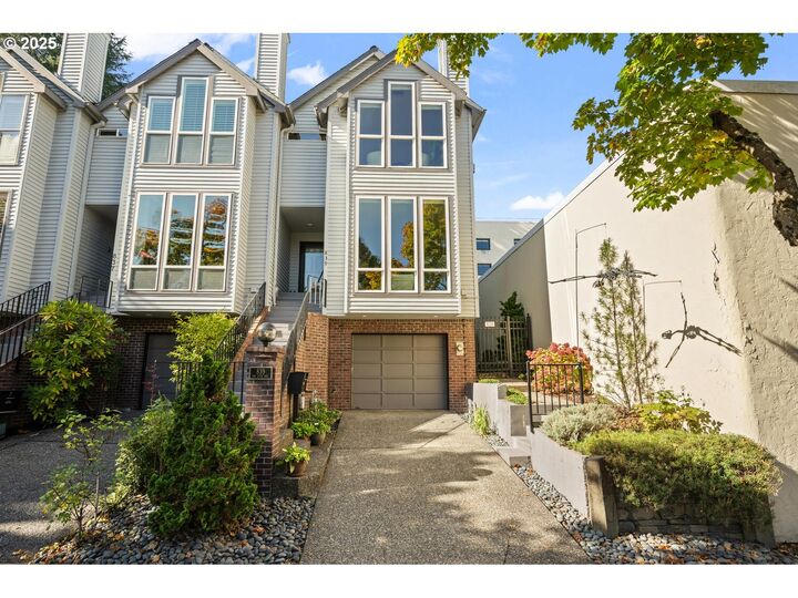 Property Photo:  839 NW 25th Ave  OR 97210
