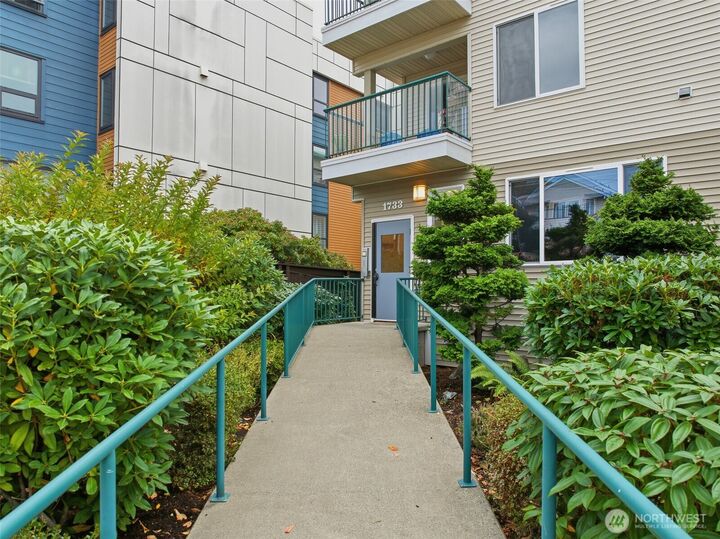 Property Photo:  1733 NW 59th Street 301  WA 98107