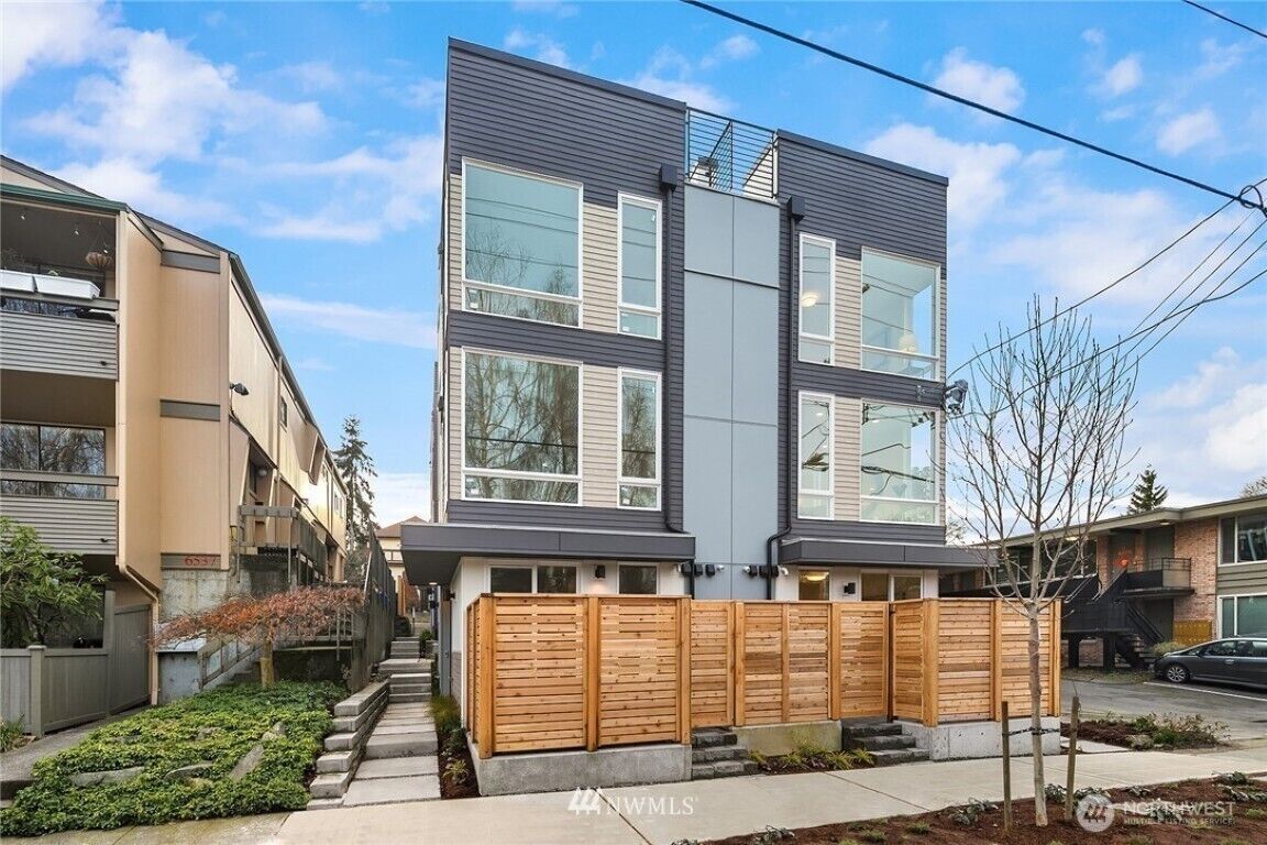 Property Photo:  6539  4th Avenue NE  WA 98115