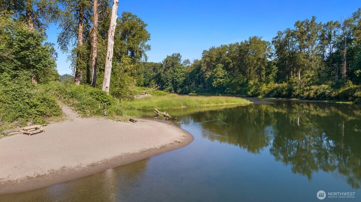 Property Photo:  15806  201st Place SE  WA 98272