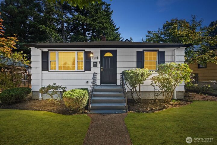 Property Photo:  3624  48th Avenue SW  WA 98116