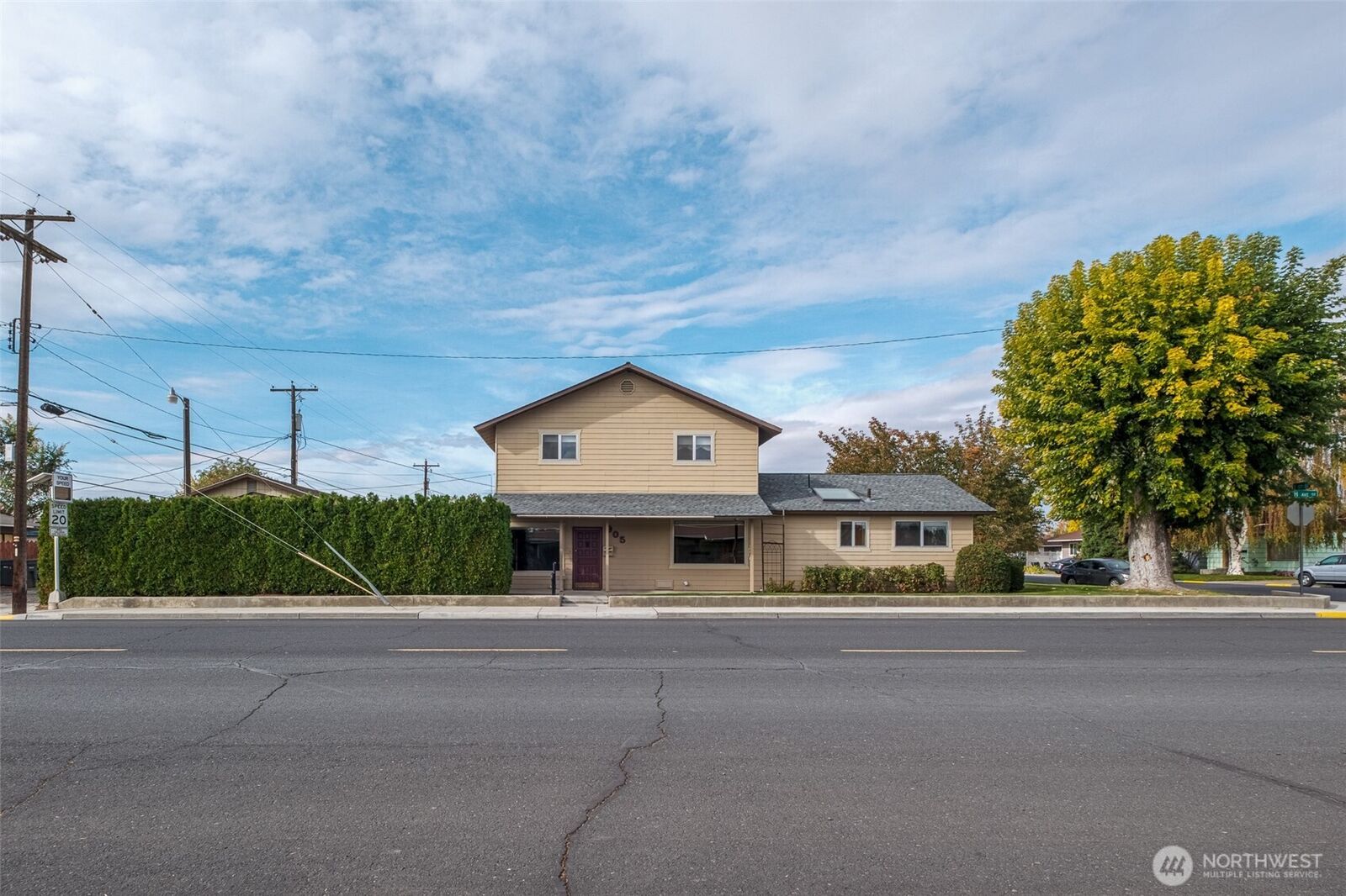 Property Photo:  905  4th Ave SE  WA 98848