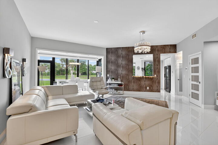 Property Photo: 7535 La Paz Boulevard 105 FL 33433