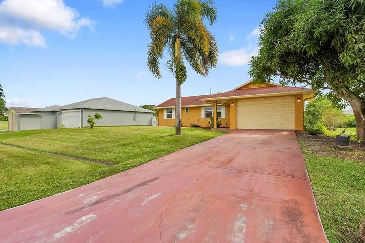 Property Photo:  1652 SW Crawford Avenue  FL 34953 