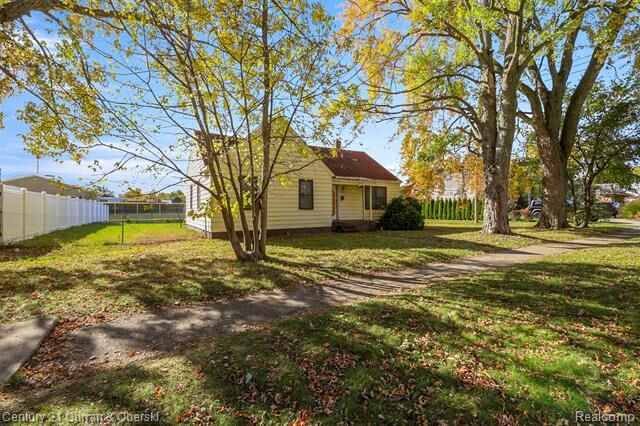 Property Photo:  24541 Hass Street  MI 48127