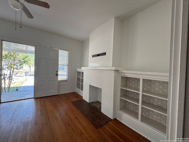 Property Photo: 2014 W Mulberry Ave TX 78201