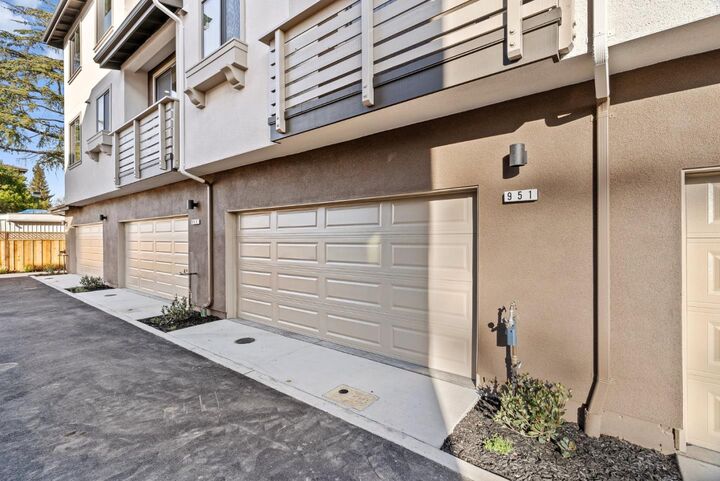 Property Photo:  951 Woodside Road  CA 94061 