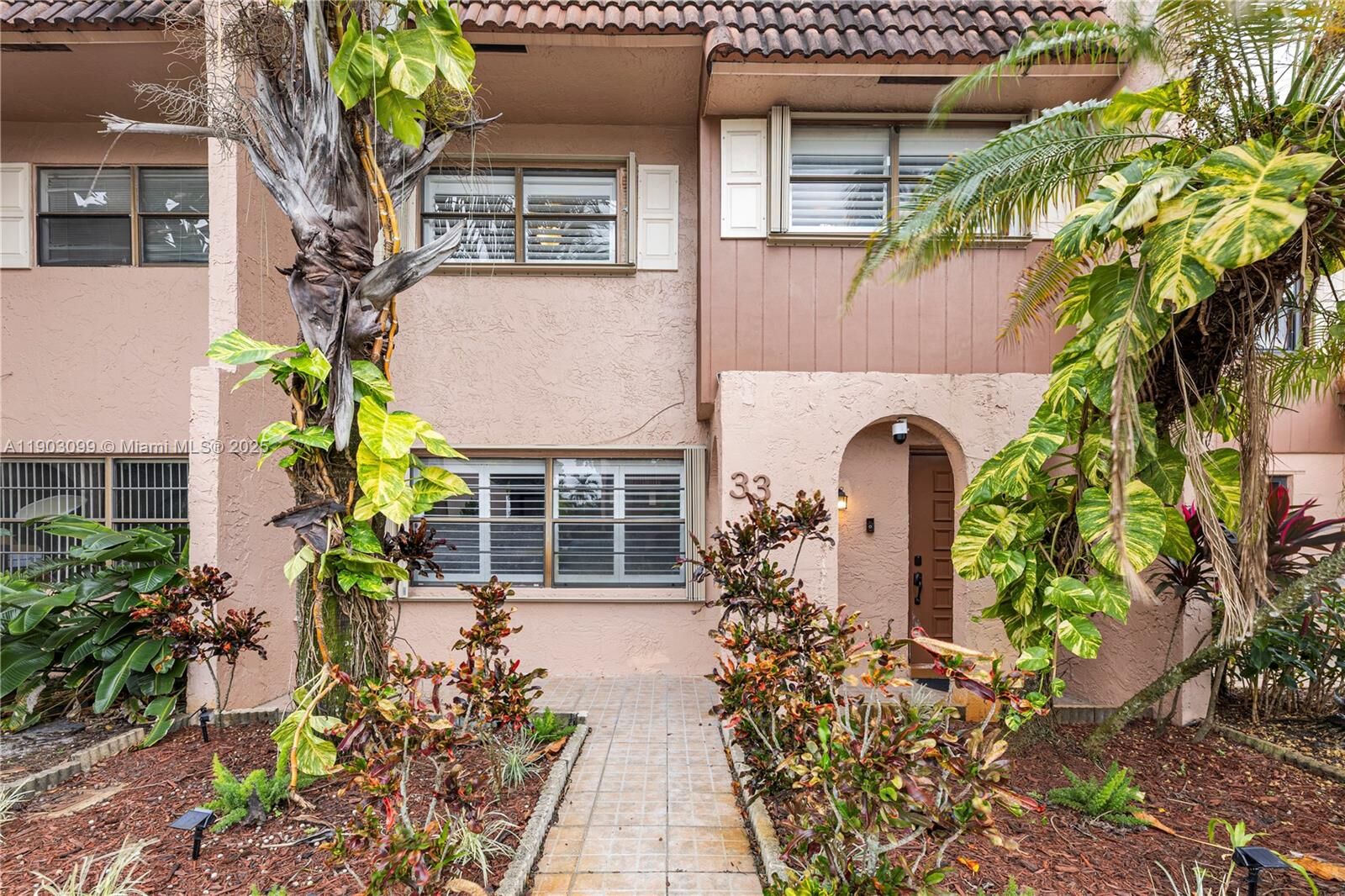 Property Photo:  33 Madrid Ln 4-9  FL 33324