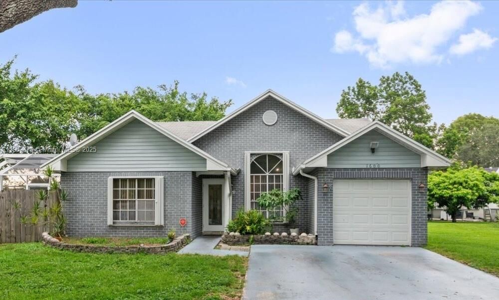 Property Photo:  1600 SW 87th Ave  FL 33025