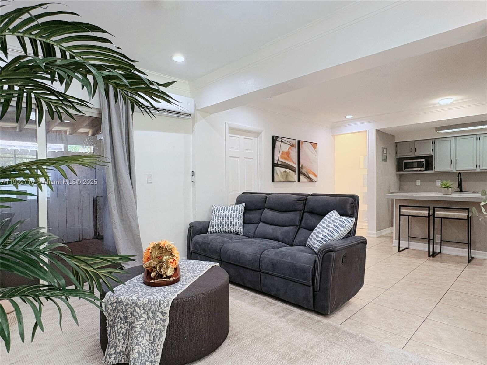 Property Photo:  1726 Thomas St 2  FL 33020