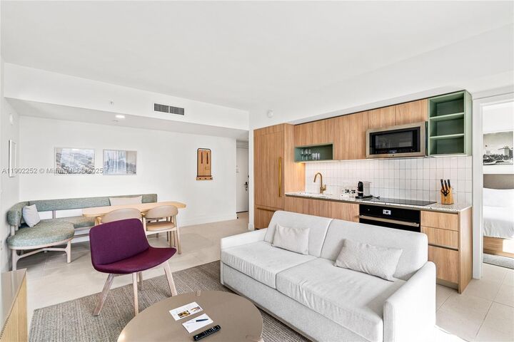 Property Photo: 159 NE 6th St 2405 FL 33132