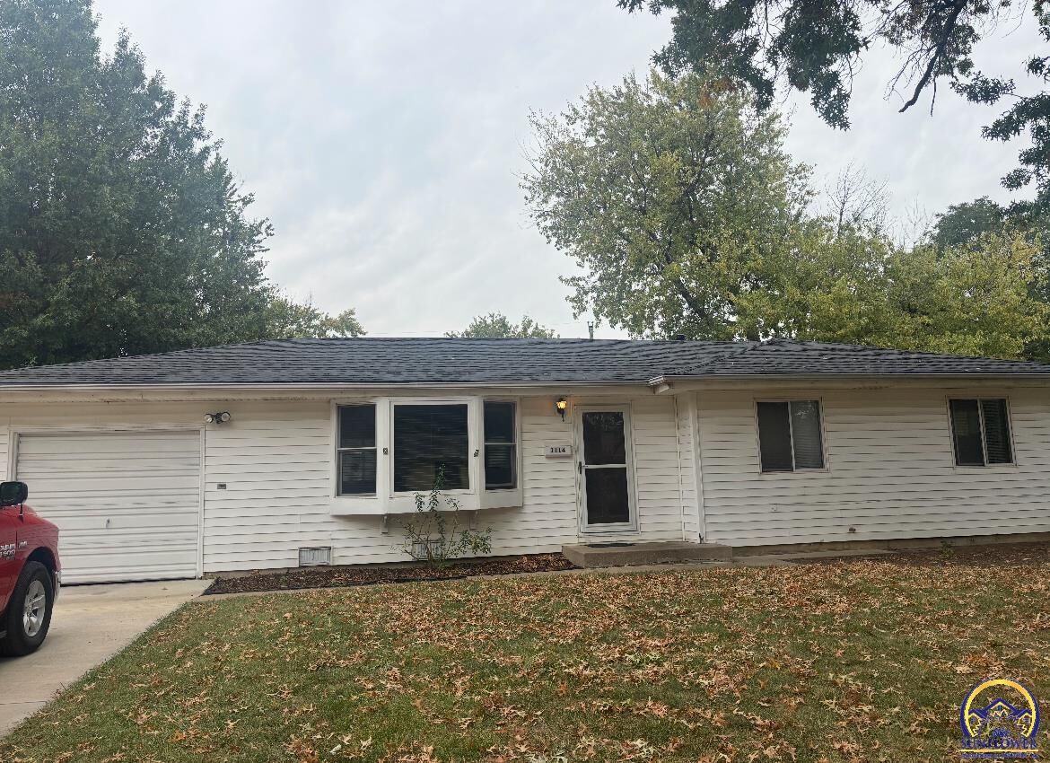 Property Photo:  1114 SW 32nd St  KS 66611
