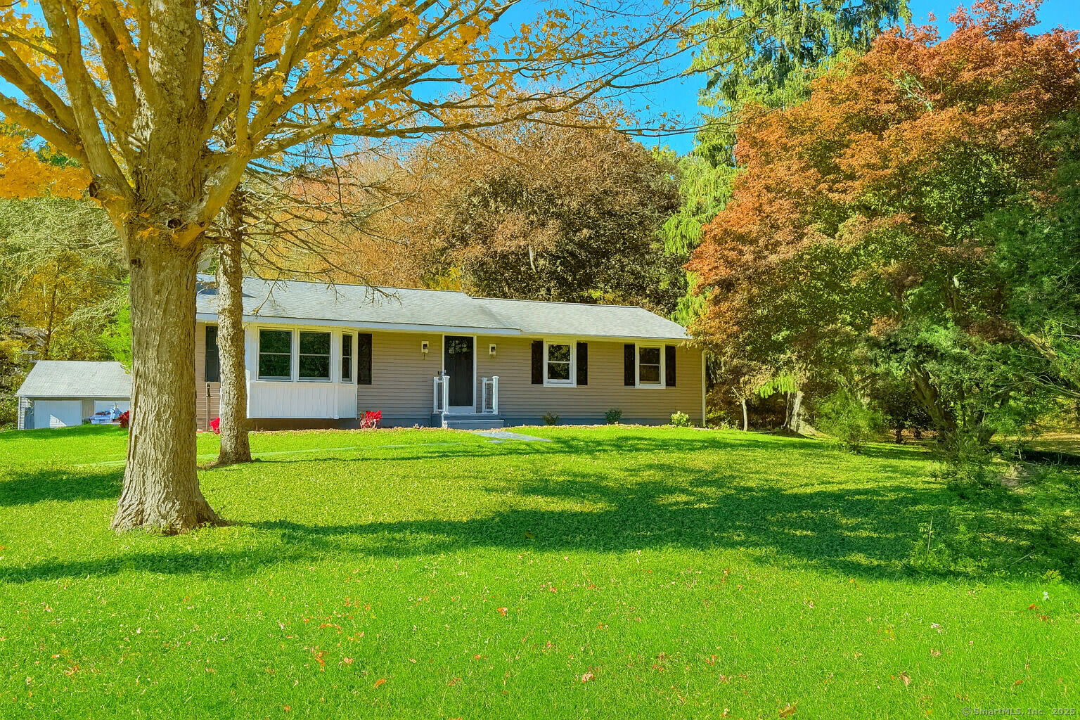 Property Photo:  11 Pond Circle Road  CT 06498