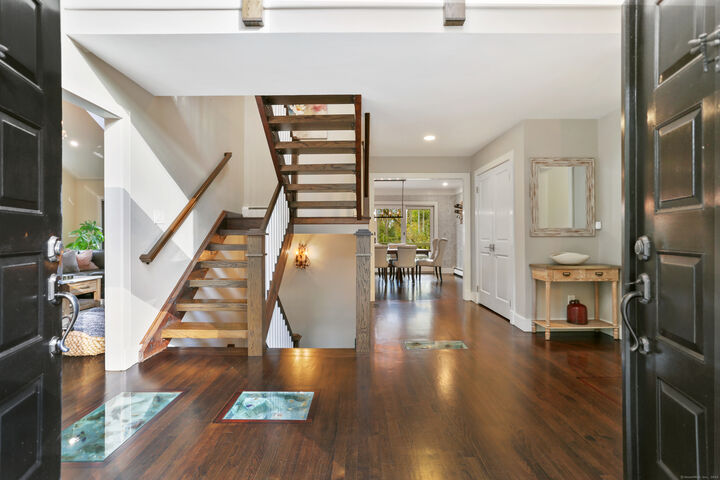 Property Photo:  6 Bayberry Common  CT 06880 