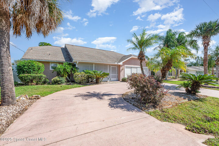 Property Photo:  156 Beachway Drive  FL 32137 