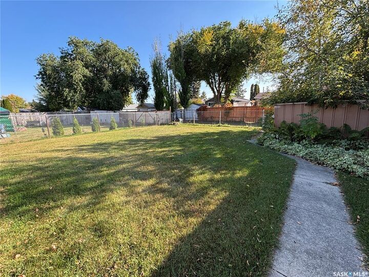 Photo de la propriété: 253 Lloyd Crescent SK S7L 4Y9