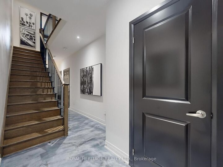 Photo de la propriété:  24 Waterside Way  ON L1N 0N1 