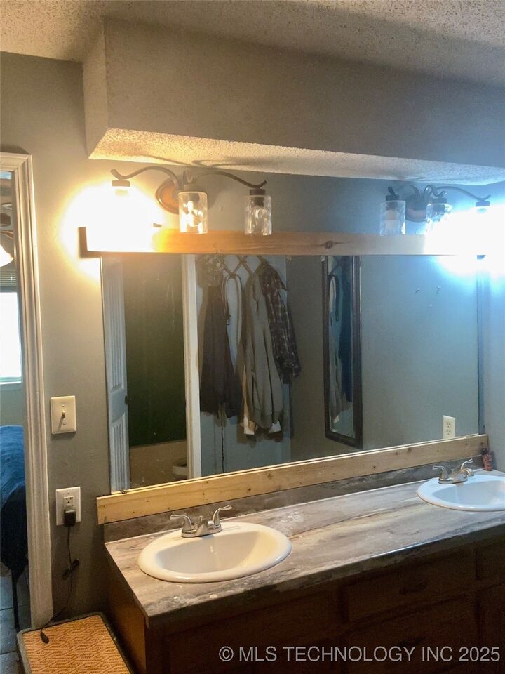 Property Photo:  108412 S 4720 Road  OK 74948 