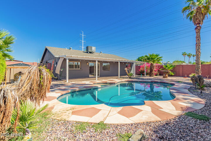 Property Photo:  307 W Santa Cruz Drive  AZ 85282 