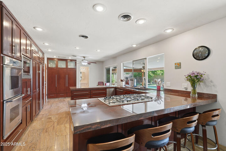 Property Photo:  19 E Canterbury Court  AZ 85022 