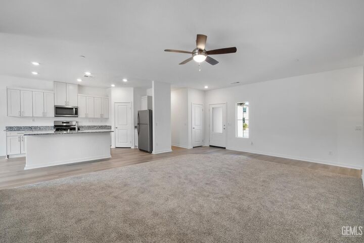 Property Photo: 8309 Gray Jay Court CA 93306