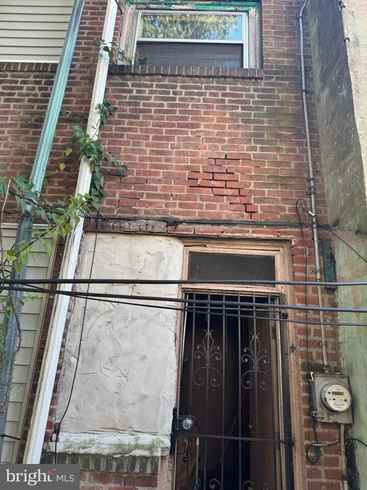 Property Photo:  529 E Queen Lane  PA 19144 