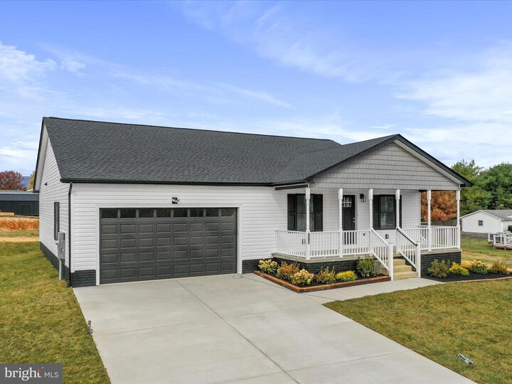 Property Photo: 602 W Spring Street VA 22664