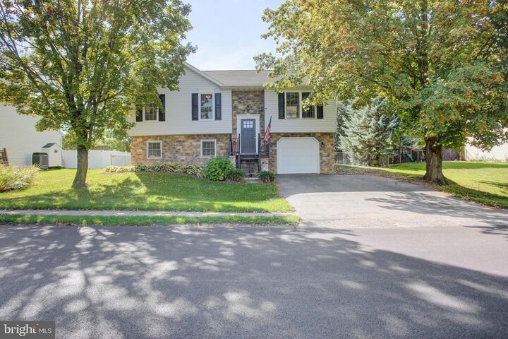 Property Photo: 128 Hykes Road E PA 17225