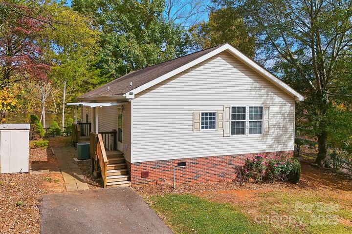 Property Photo: 4247 Laurel Hill Road NC 28610