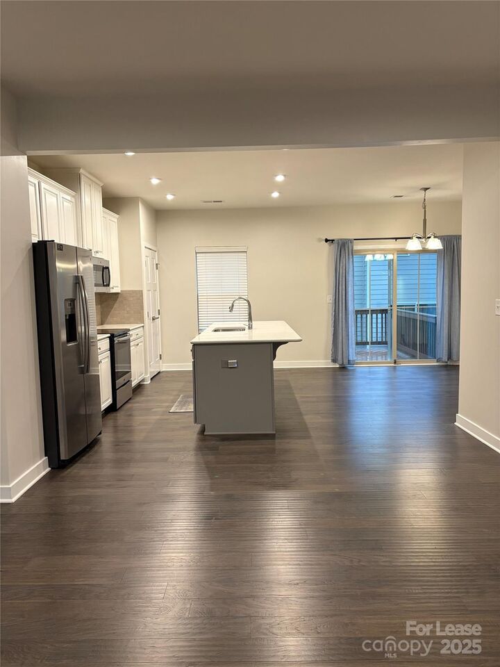 Property Photo:  1708 Town Oak Lane  NC 28205