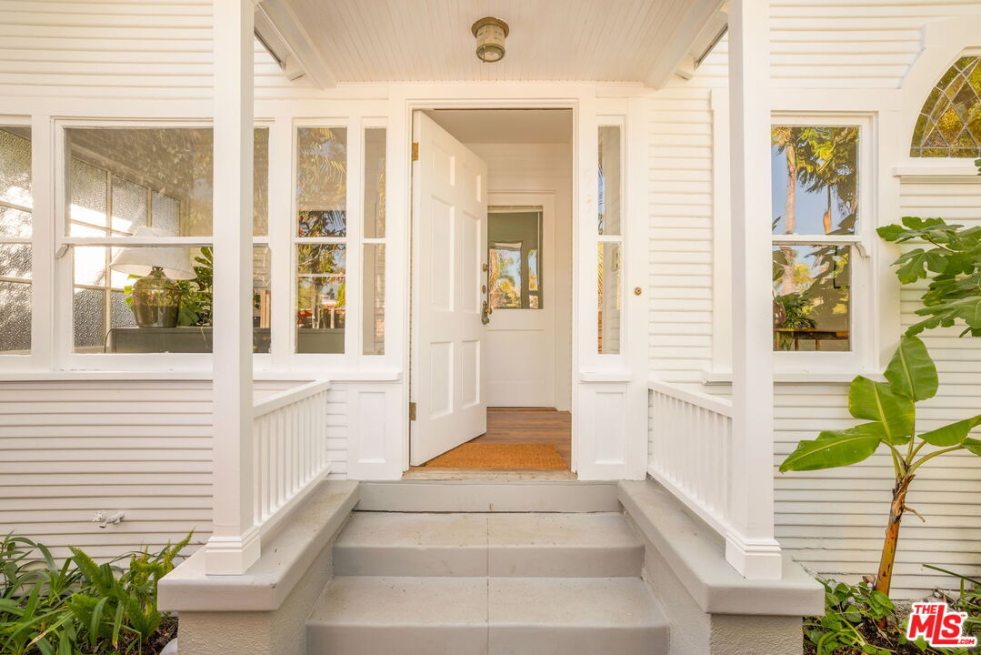 Property Photo: 532 Altair Pl CA 90291