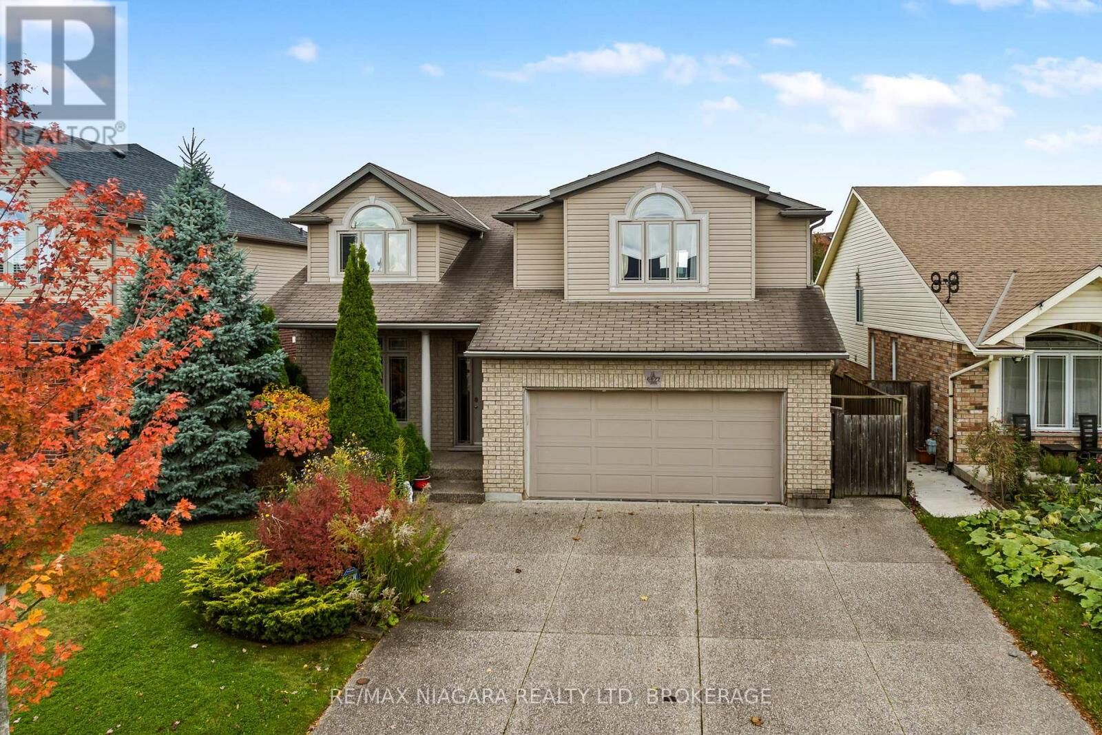 Property Photo: 6877 Courtney Crescent ON L2H 0A3