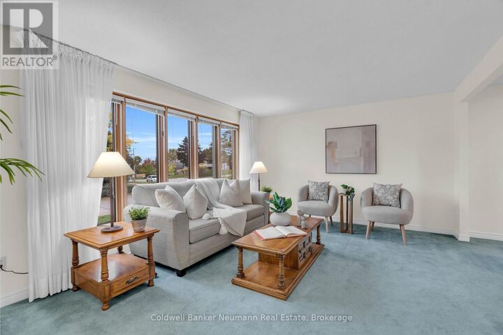 Property Photo:  2 Lisa Lane  ON N1H 7H7 