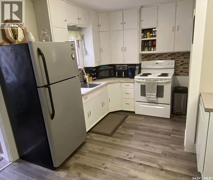 Property Photo:  106 3rd Avenue E  SK S0H 3G0 