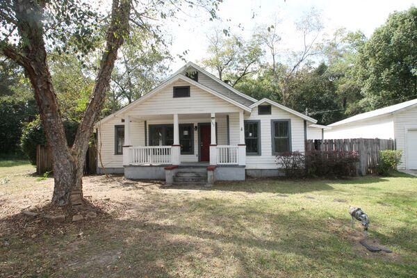 Property Photo:  152 Florence Street  FL 32435